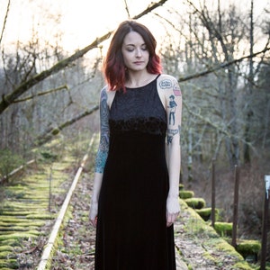 Sale! 30% OFF- VINTAGE 1990&#39;s Women&#39;s Black Halter Velvet Gown