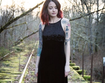 Sale! 30% OFF- VINTAGE 1990's Women's Black Halter Velvet Gown