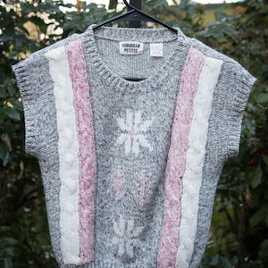 VINTAGE 1990s Suburban Petites Gray and Pink Sweater Vest image 1