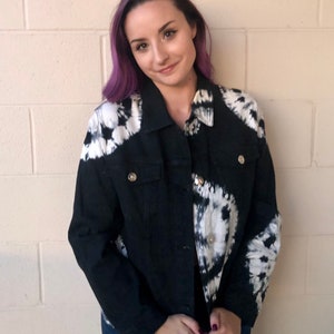 Sale! 30% OFF- VINTAGE 1990's Women'sGrunge Acidwash Black Denim Jacket image 2