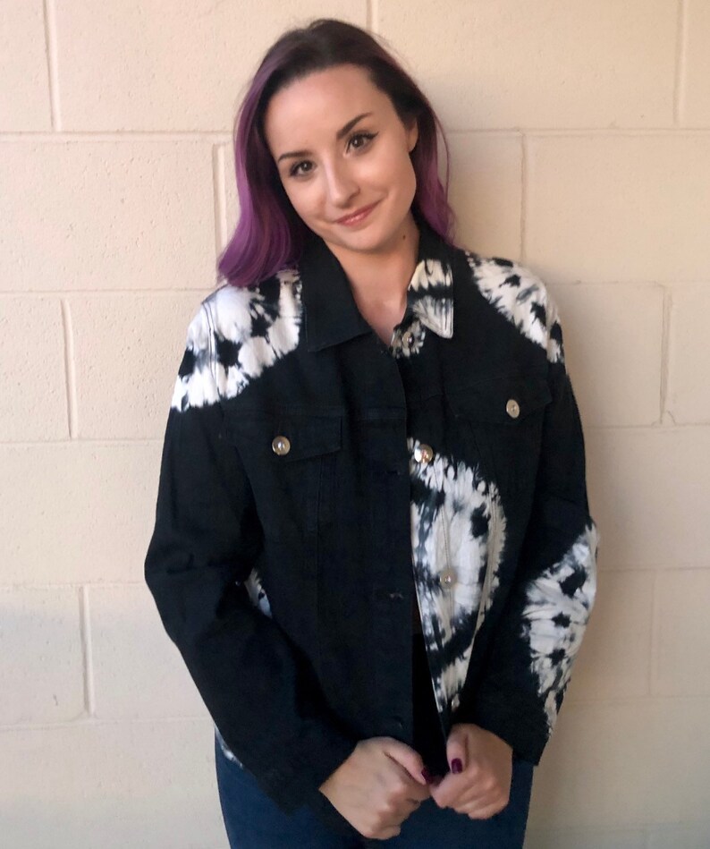 Sale! 30% OFF- VINTAGE 1990's Women'sGrunge Acidwash Black Denim Jacket image 2