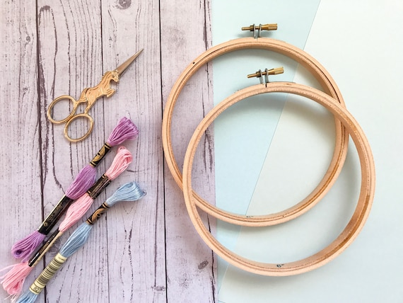 Embroidery Hoop 4 10cm. Wooden Embroidery Hoops. Brass Screw Mechanism.  Perfect Size for DIY Gifts. Handmade Christmas Ornament 