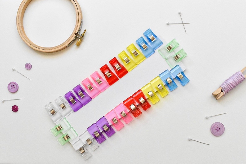 Pack of 28 Mini Quilters Clips Pin /& Needle Alternative Plastic Clips 28 Mini Sewing Clips Knitting Crochet Clips Approx 33mm x 18mm