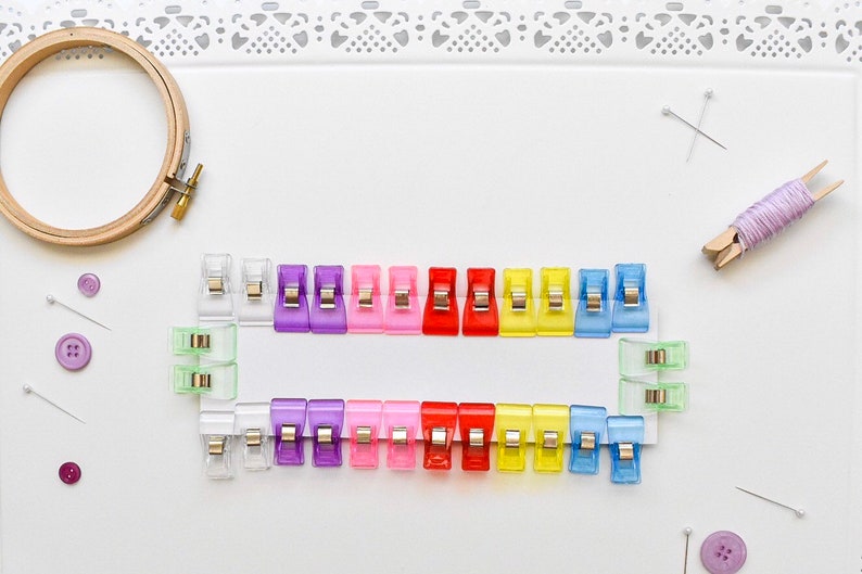 Pack of 28 Mini Quilters Clips Pin /& Needle Alternative Plastic Clips 28 Mini Sewing Clips Knitting Crochet Clips Approx 33mm x 18mm
