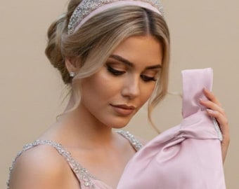 Conjunto BOLSO asimétrico y TOCADO de fiesta con pedrería para invitada, madre de la novia o madrina
