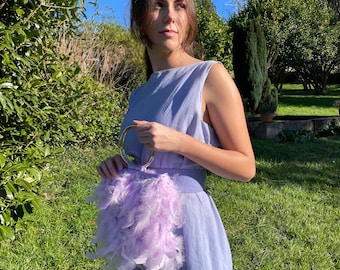 Bolso de plumas lila malva para invitada a boda