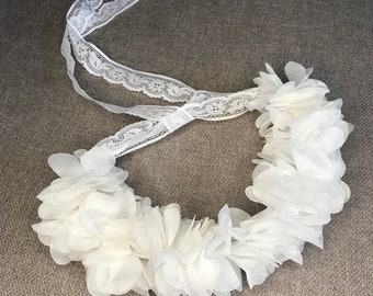 Media corona de flores blancas/ boda / Comunión