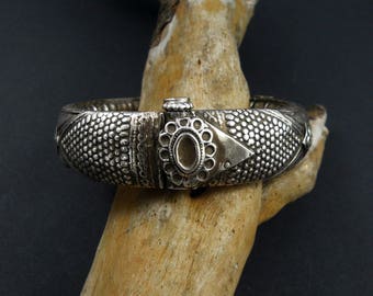 Vintage High Grade Silver Indian Bracelet