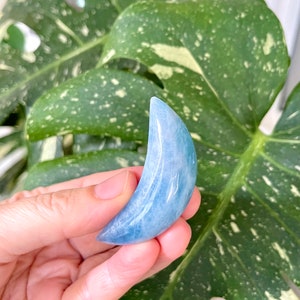 Lovely blue Aquamarine crescent moon from Brazil, 0.6 oz./18 grams