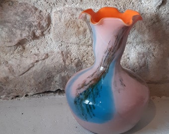 Handgeblazen, opalowy Art glass vaas in gemengde kleuren jaren zeventig