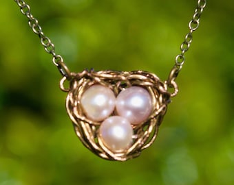 Collar envuelto en alambre de nido de pájaro / collar de huevos de Pascua / collar de perlas