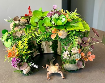 Reptile Hide with Jungle Plants