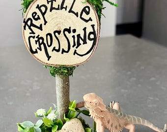 Natural Reptile den signs