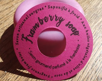 El jabón "Frameberry", un jabón artesanal, superengrasado y elaborado mediante el proceso en frío, perfumado con frambuesa y con forma de rosquilla.