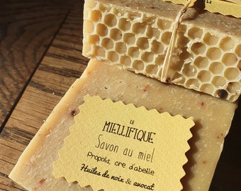 "Miellifique", a gentle, superfatted handmade soap from the hive for the shower with honey, propolis and beeswax