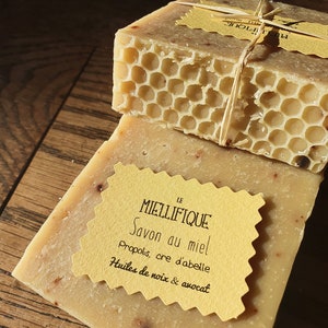 "Miellifique", a gentle, superfatted handmade soap from the hive for the shower with honey, propolis and beeswax