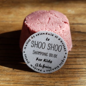 The "Shoo Shoo for kids", solid shampoo for children with avocado and calendula oil without essential oil, flavored with "strawberry"