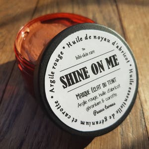The "Shine on me", complexion radiance mask, red clay, apricot oil, geranium and carrot