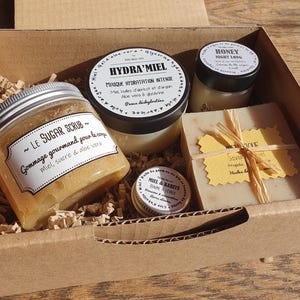 "Bee-box" gift set, complete honey-based skincare image 2