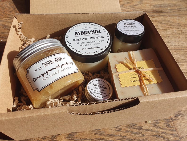 "Bee-box" gift set, complete honey-based skincare image 2