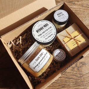 "Bee-box" gift set, complete honey-based skincare image 8
