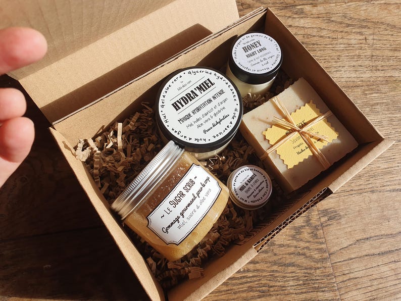 "Bee-box" gift set, complete honey-based skincare image 8