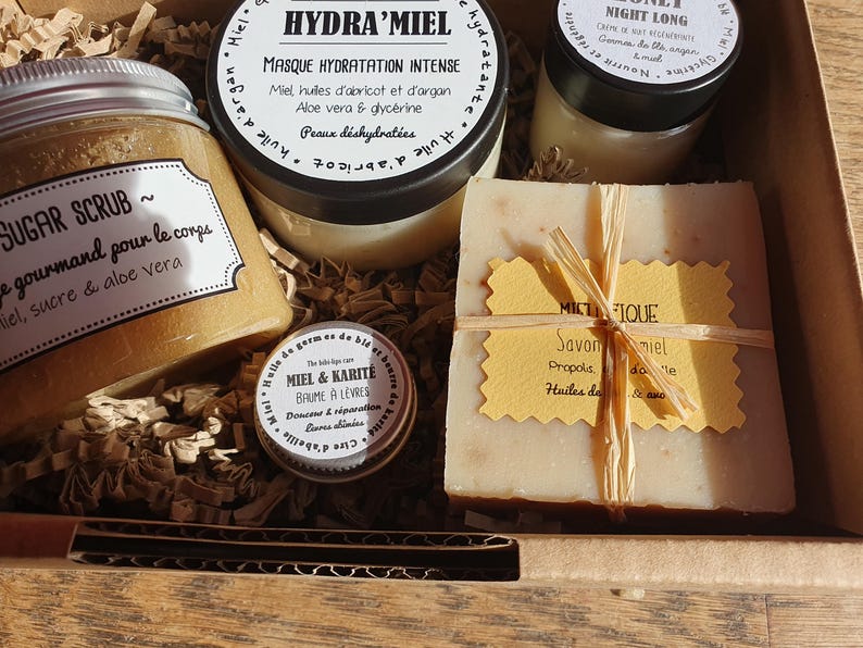 "Bee-box" gift set, complete honey-based skincare image 3