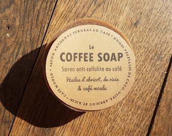 "Jabón de café", un jabón artesanal exfoliante, procesado en frío y superengrasado con café, aceite de ricino y albaricoque.
