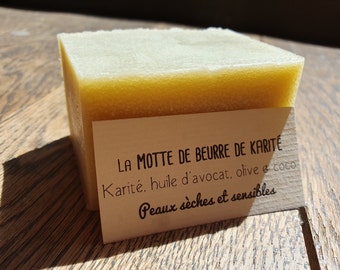 La "Motte de beurre de karité", savon artisanal surgras au karité et huiles végétales d'olive, avocat et coco