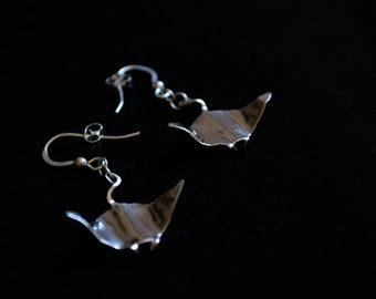 Boucles d'oreilles raie manta en argent massif