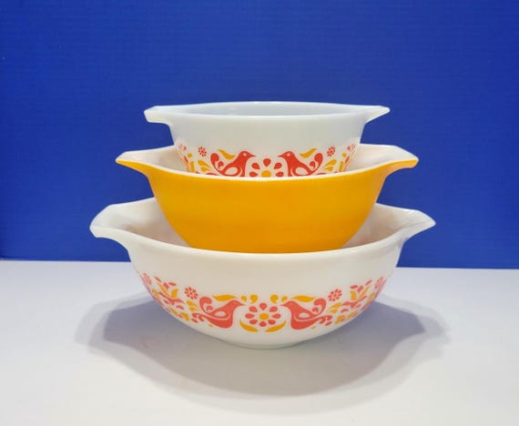 Vintage Pyrex Friendship Mixing Bowls Set of 3