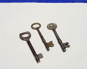 Vintage Metal Skeleton Keys Lot of 3