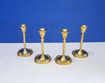 Juego de 4 candelabros cónicos ornamentados de latón vintage de Liards