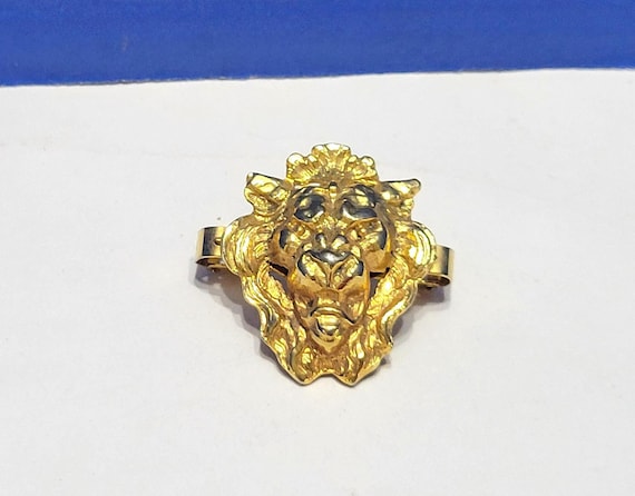 Vintage Gold Tone Lion Head Scarf Clip