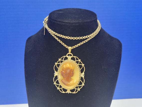 Vintage Whiting & Davis Victorian Revival Amber Cameo Necklace