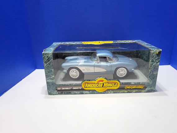 Vintage Ertl American Muscle 1961 Chevrolet Corvette 1:18 Diecast Car