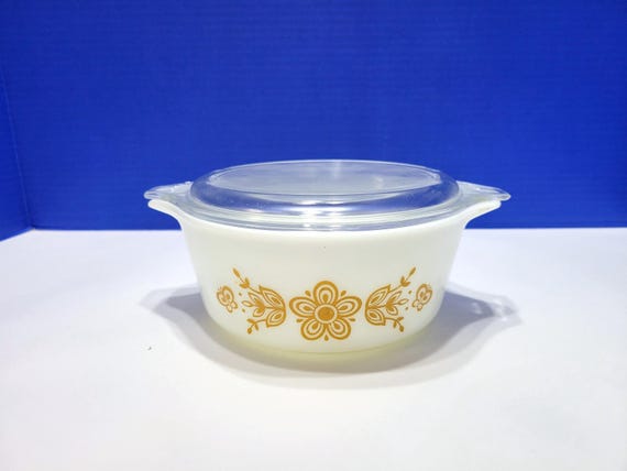 Vintage Pyrex Butterfly Gold Casserole Dish 1.5 Pint