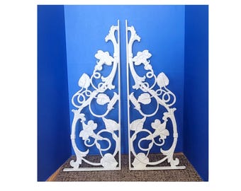 Soportes de pared grandes de hierro fundido pintado en blanco antiguo con diseño floral (sin agujeros) 29 x 10,75