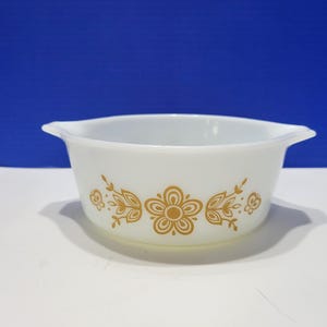 Vintage Pyrex Butterfly Gold Casserole Dish 1.5 Pint