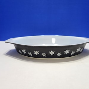 Vintage Pyrex Black Snowflake Casserole Dish 1.5 Quart