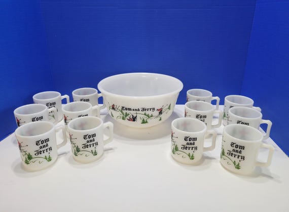 Rare Vintage Tom and Jerry Eggnog Punch Bowl Set with 12 Glasses Skiing Pattern