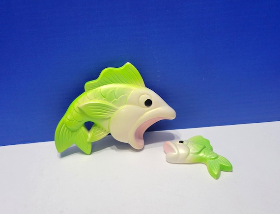 Vintage Miller Studio Big Green Fishing Eating Little Fish Wall Plaques
