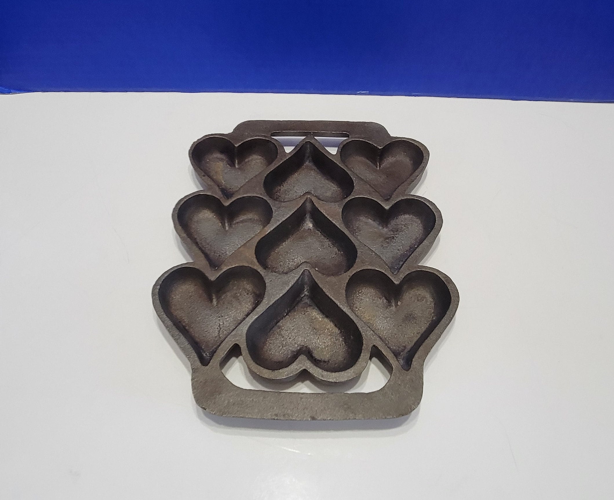 Vintage Cast Iron Heart Cake Corn Bread Pan