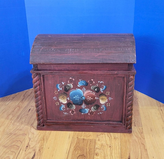 Vintage Wood Storage Trunk with Rosemaling Painting Dome Top Lid