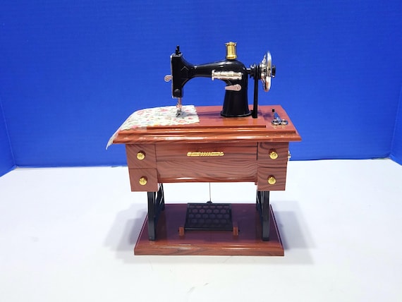 Vintage Plastic Sewing Machine Jewelry Box Works