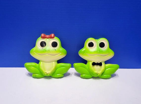 Vintage Miller Studio Green Frog Couple Wall Plaques Pristine