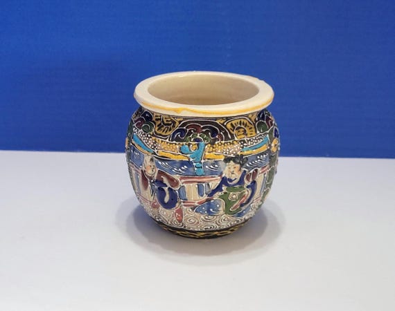 Vintage Japanese Satsuma Moriage Chinoserie Jar 4"