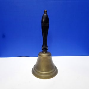 Gran campana escolar vintage de latón con mango de madera