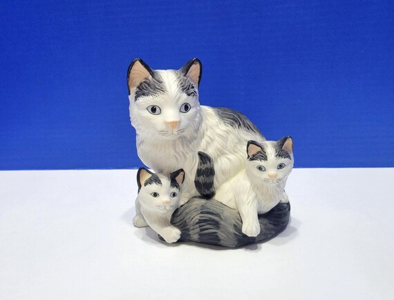 Vintage Homco Large Gray Momma Cat with Two Kittens Figurine