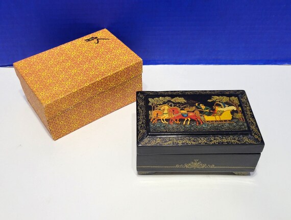 Russian jewelry shop box